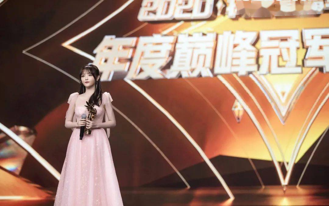 华星兄弟荣获抖音年度优质公会朱容君兔子牙万众瞩目再登舞台巅峰