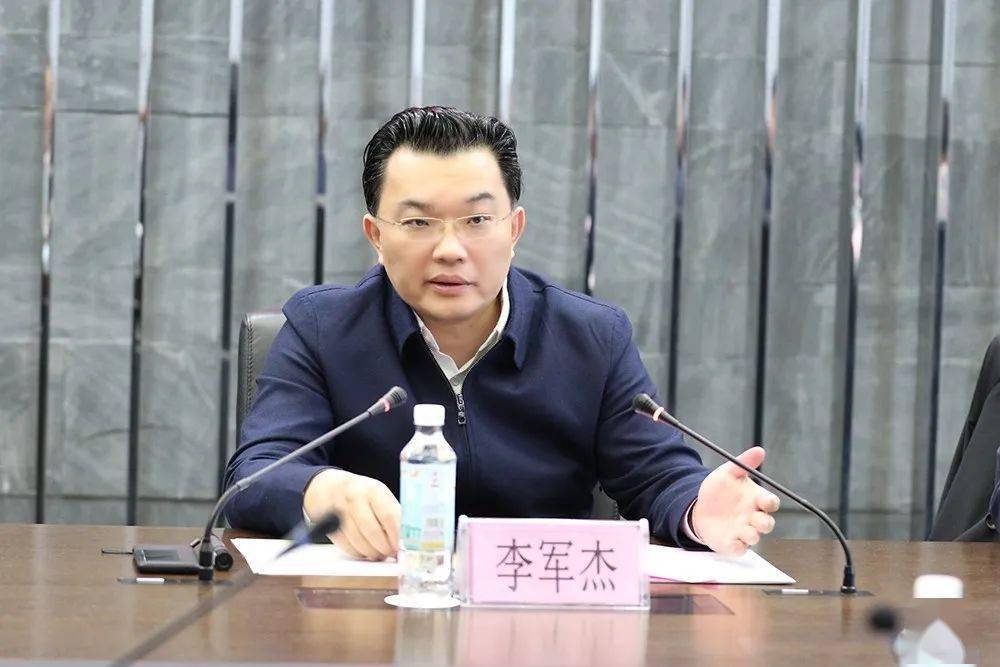 青山区委书记,化工区党工委书记,管委会主任苏霓斌出席签约仪式并讲话