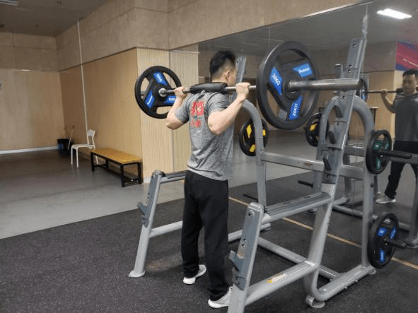 对抗衰老,你需要大重量肌力训练_肌肉