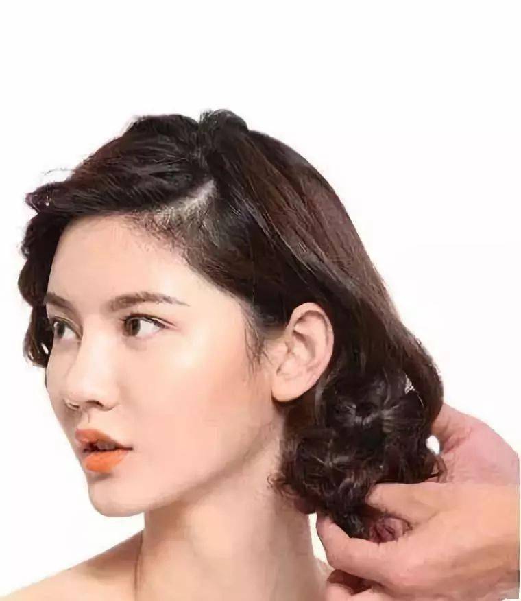 试试这款气质刘海蝎子辫发型无论什么脸型都很美