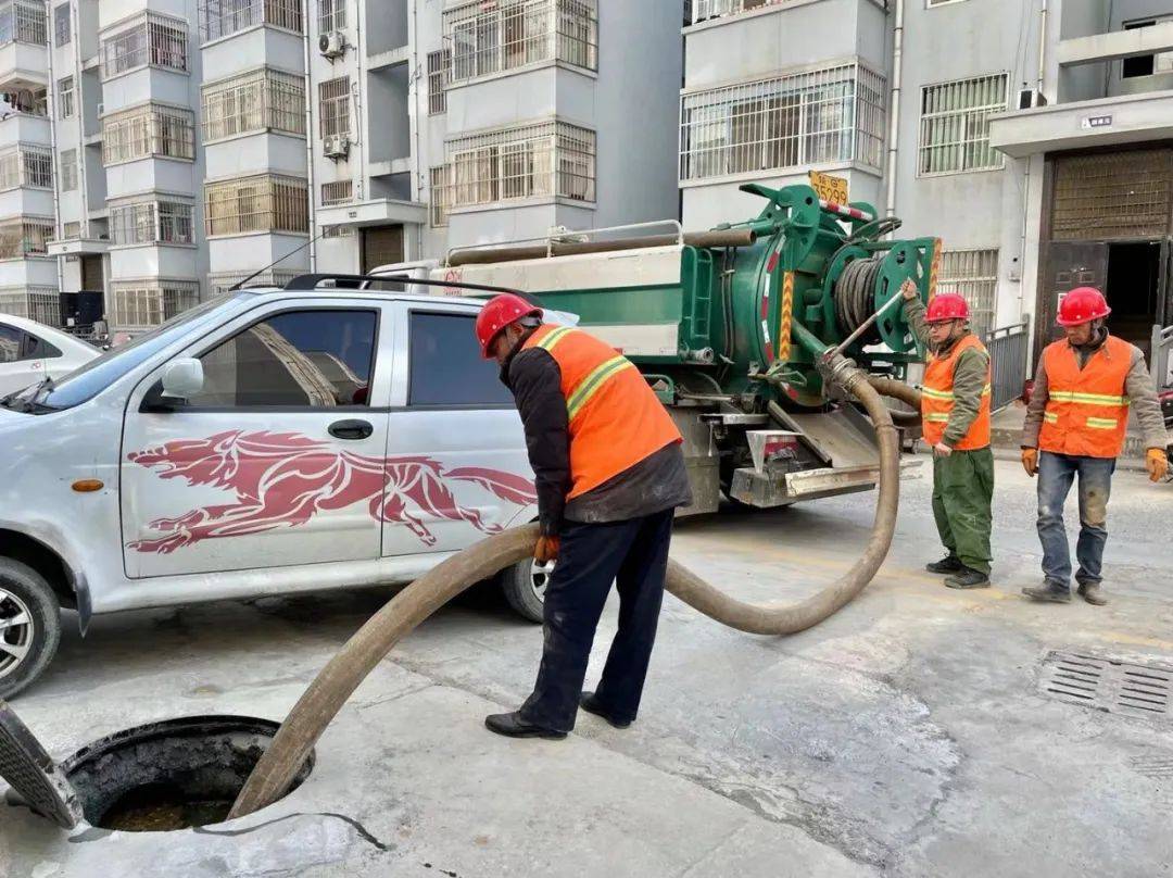 一人脏换万户净这是安康城市掏粪工的故事