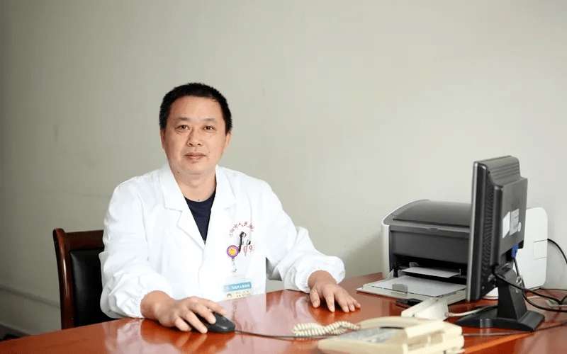 钱峰,主任医师,教授,东阳市名医,浙江省抗癌协会头颈肿瘤专业季员