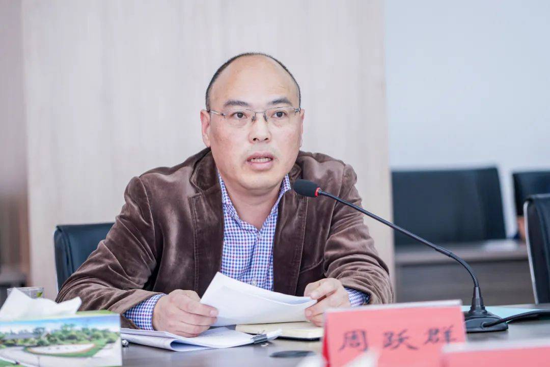 副县长王先勇主持会议.