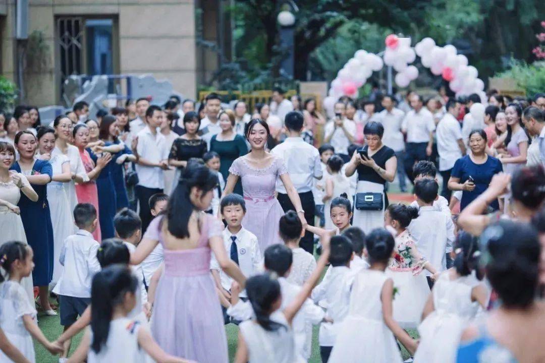 眉州校园爱菲儿加洲幼儿园培养幸福儿童