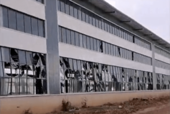 事发曲靖一工厂发生爆炸玻璃震碎浓烟弥漫12人受伤