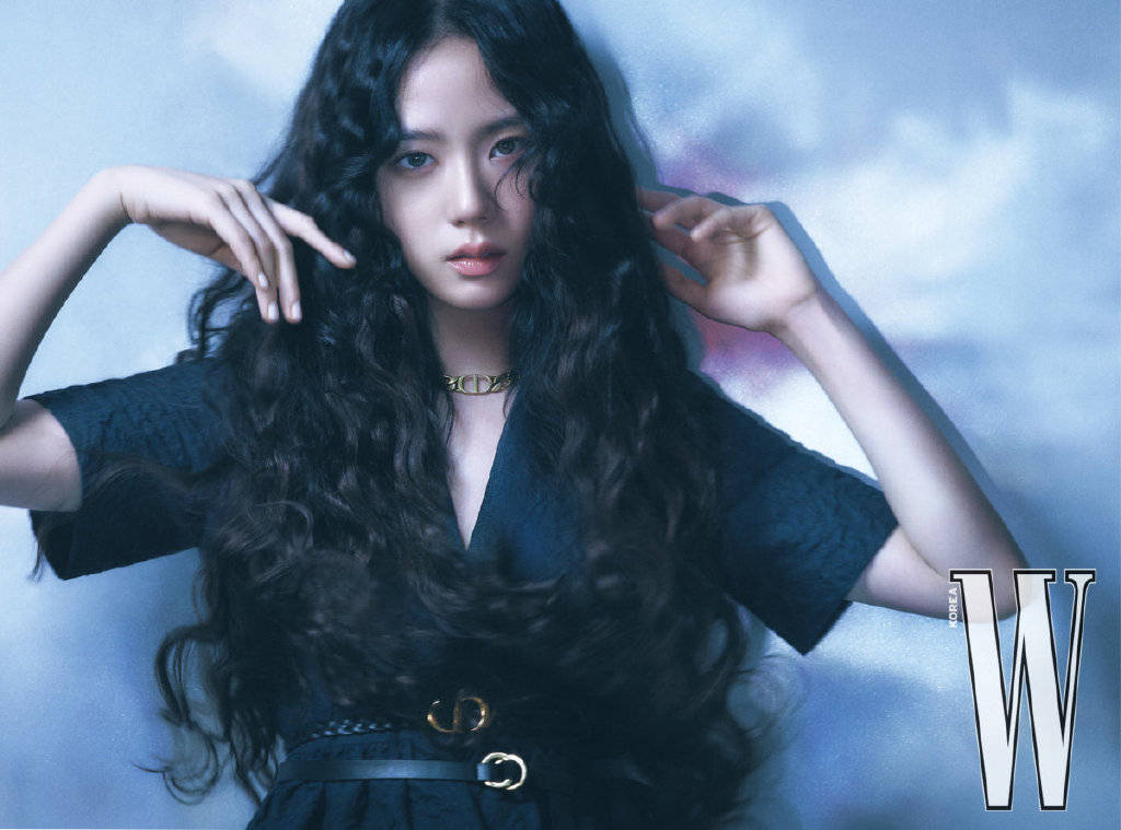 智秀《w korea》2月刊画报大片公开,幽静甜雅氛围溢出画面