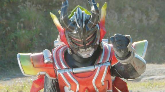 他是假面骑士tyrant也是恐惧的怪物这所锁能变骑士与怪物