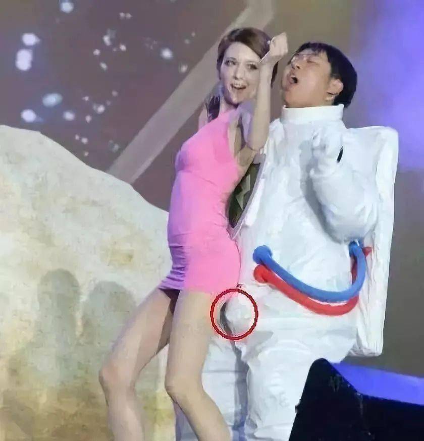 强吻热舞丁字裤公司年会之后我辞职了