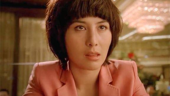 扑克王不愧是赌王的女儿何超仪出手大方一言不合而就梭哈