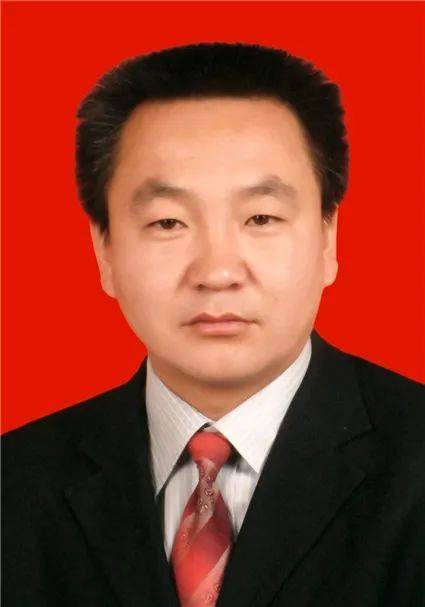 中共党员,籍贯甘肃皋兰,出生地甘肃皋兰,省委党校大学学历,现任皋兰县