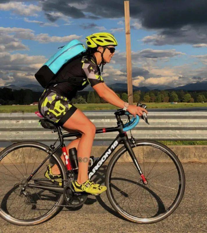 骑行时仍需要考虑一些非常实际的问题:树林中有黑熊,美洲狮,土狼和