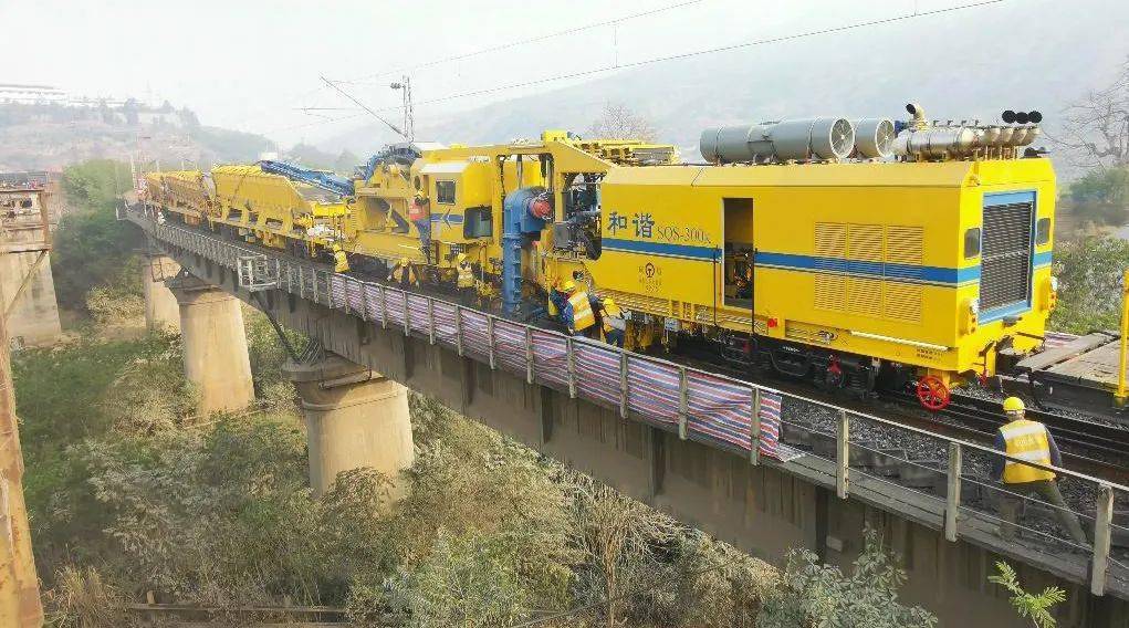 铁建装备 | 再传捷报!sqs-300k隧道桥梁清筛车顺利完成桥梁清筛作业_m