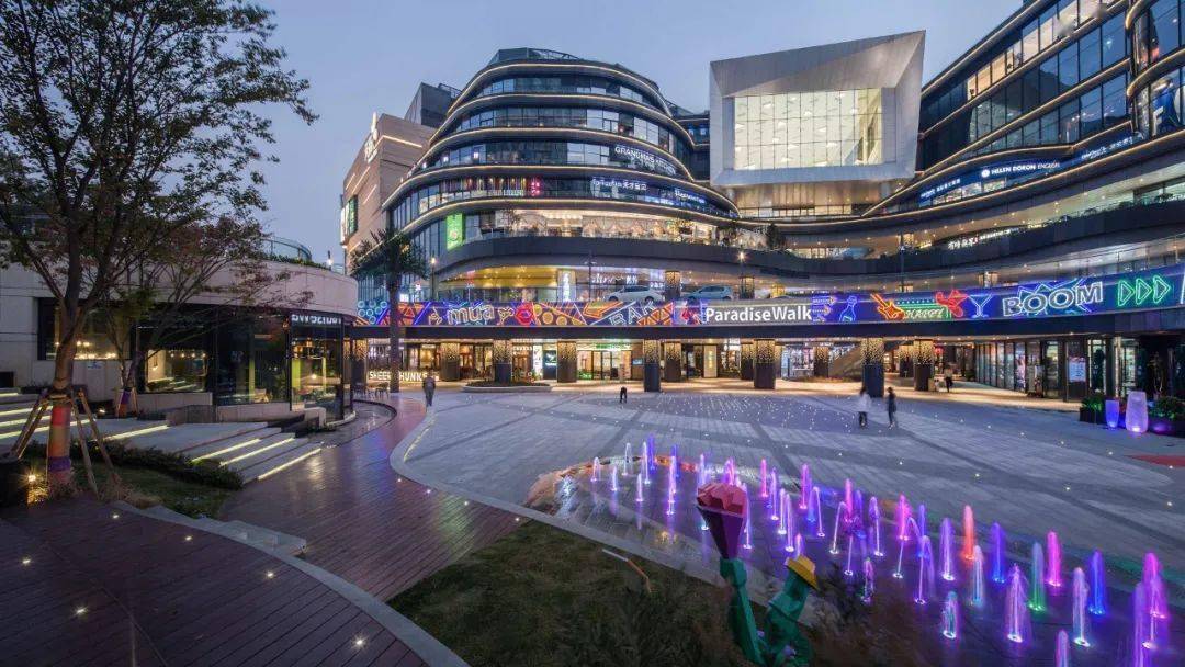 玩转高差的购物中心近看是商业远观是艺术