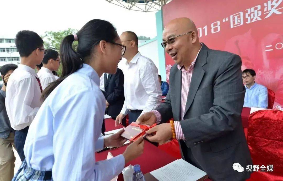 世纪夺冠春蕾摘银百外教育再创奇迹