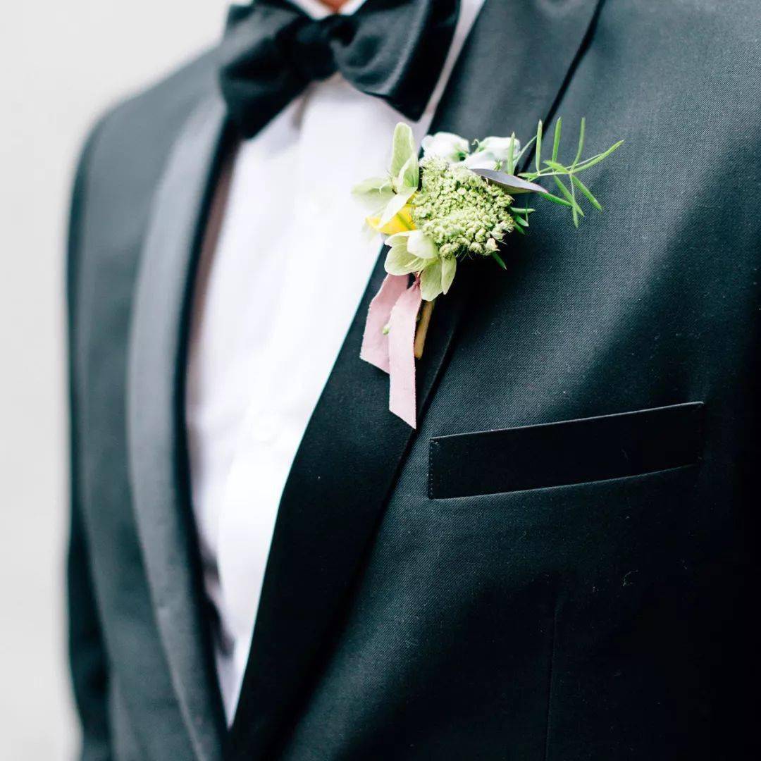 新郎的这朵花 这么做才好看