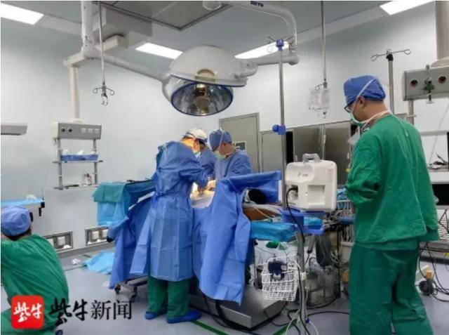 江苏15岁少年一言不合吞俩刀片医生掏粪4小时最终取出