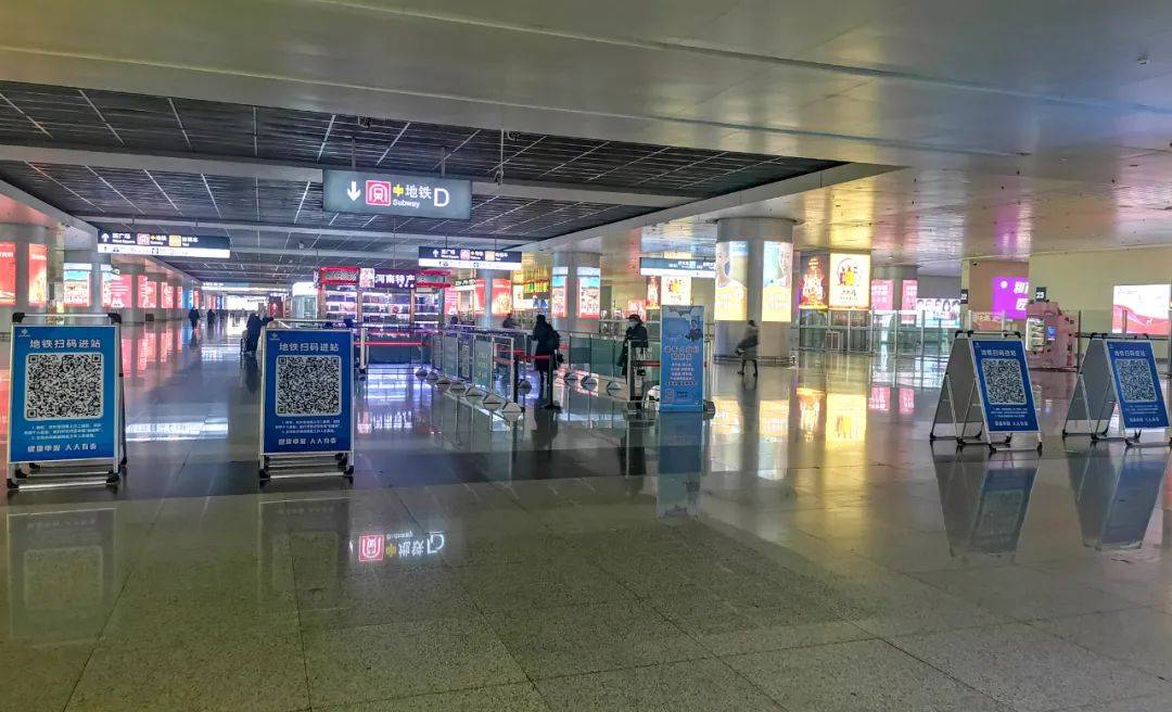 可从高铁出站口直接出站;如您由外部进入东站枢纽,需要在郑州东站乘坐