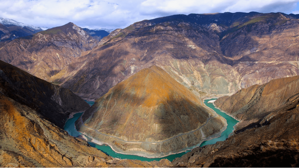 新年祈福 古道与雪山 踏上茶马古道 眺望神圣梅里 在奔子栏藏族小镇过一个特别的新年 行程