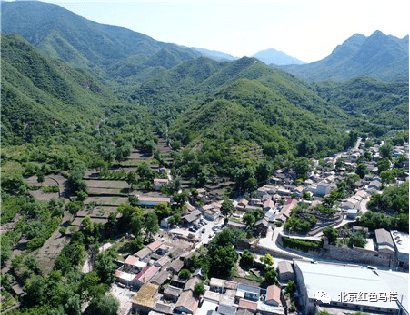 區齋堂鎮的中心地帶,地處太行山脈,群山環抱,以溝峪生態環境為主