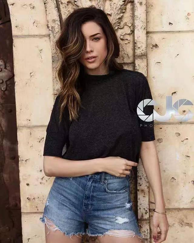 目前lauren summer的职业是一位知名的平面模特和健身网红,拥有着近三