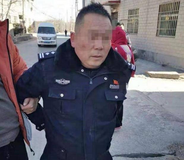 郑州50岁男子冒充“刑警队长”，骗财色涉案百万，被抓时仍穿警服 杨某