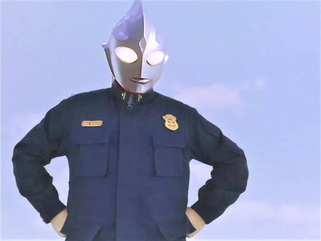 这傲娇的叉腰,是迪迦奥特曼的经典动作,成为了许多人的童年回忆