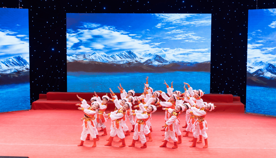 新闻综合频道)"艺璐有你 音舞同行"暨王璐舞蹈专场文艺晚会2021许昌