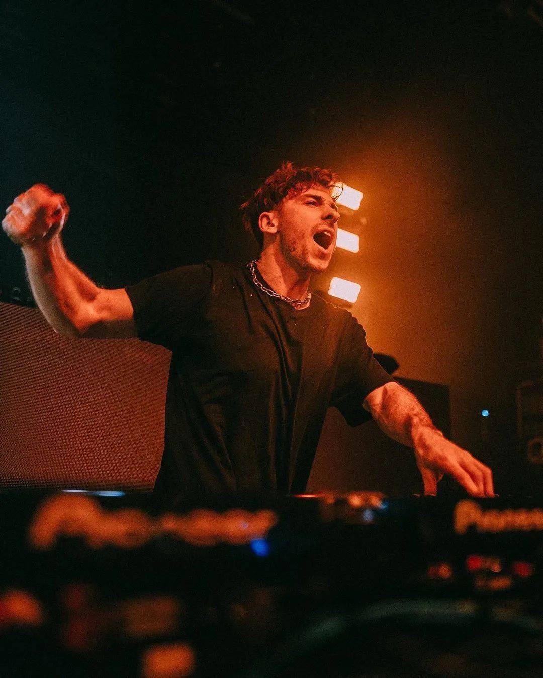 夜室电台与rezzillenium深度合作又一位全能制作人dj来袭