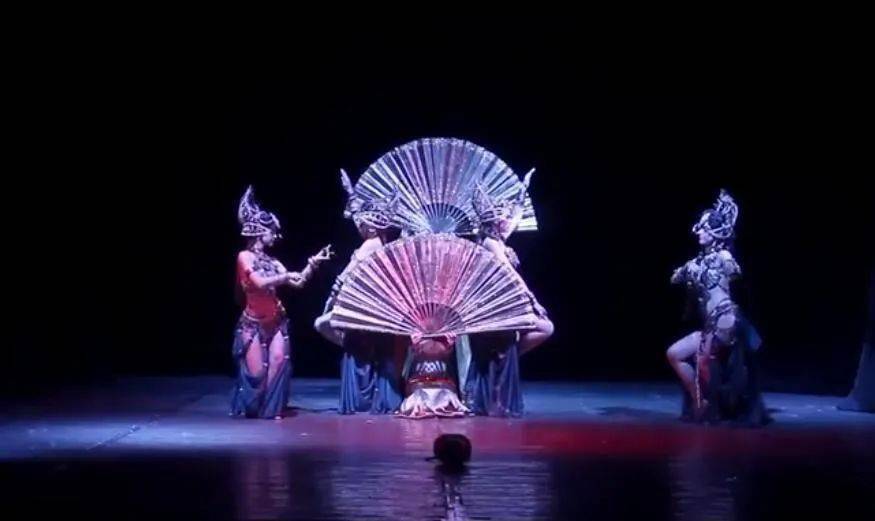 丝媚东方舞经典的部落风肚皮舞群舞