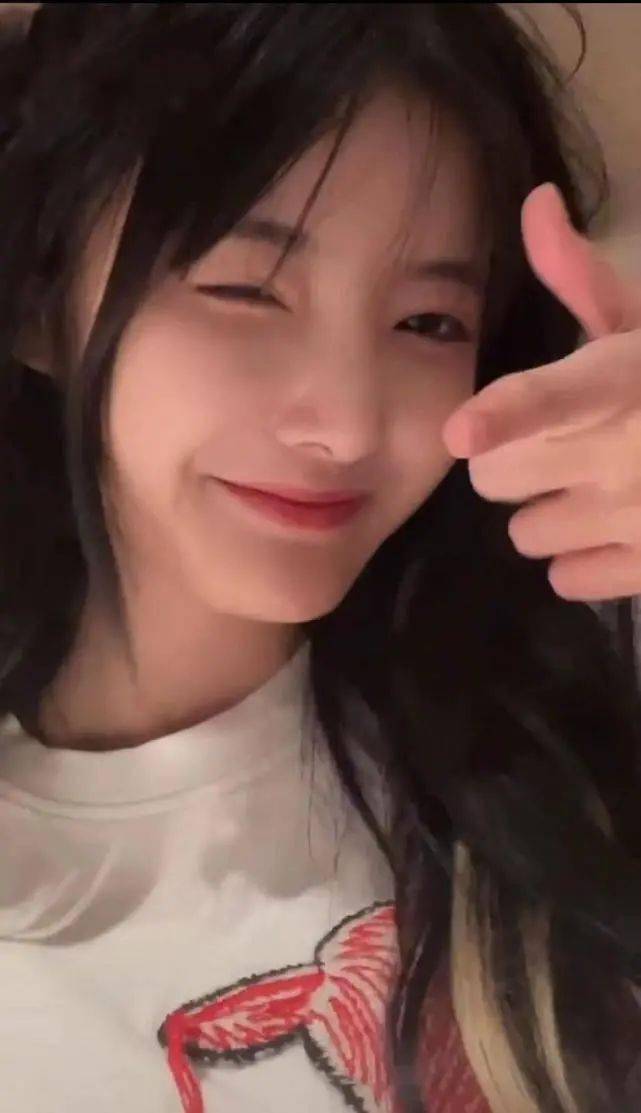 网友们纷纷留言,觉得殷世航配不上套璐璐了,或者是