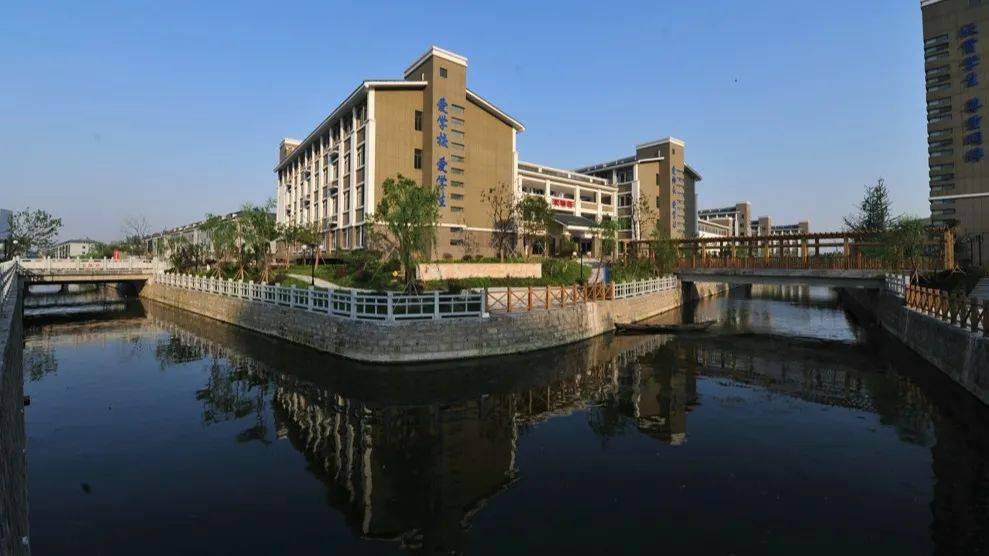 临平一中成功创建浙江省首批现代化学校