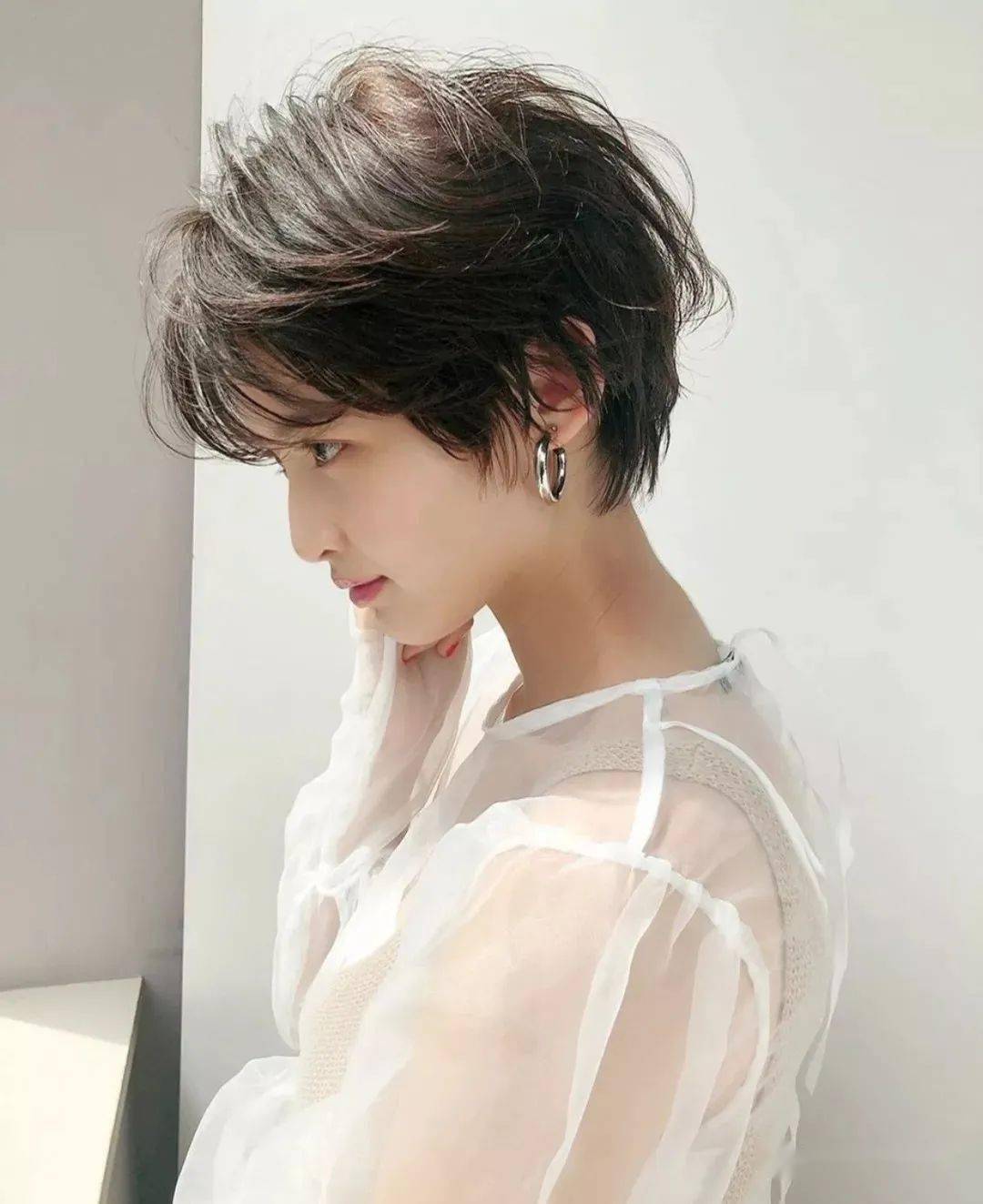 【2021短髮髮型】以日韓大熱羊毛捲短髮、法式慵懶卷迎接春夏！ | GirlStyle 女生日常