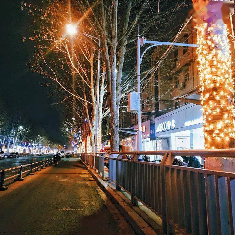 过年啦彩灯扮靓中牟县城美爆了