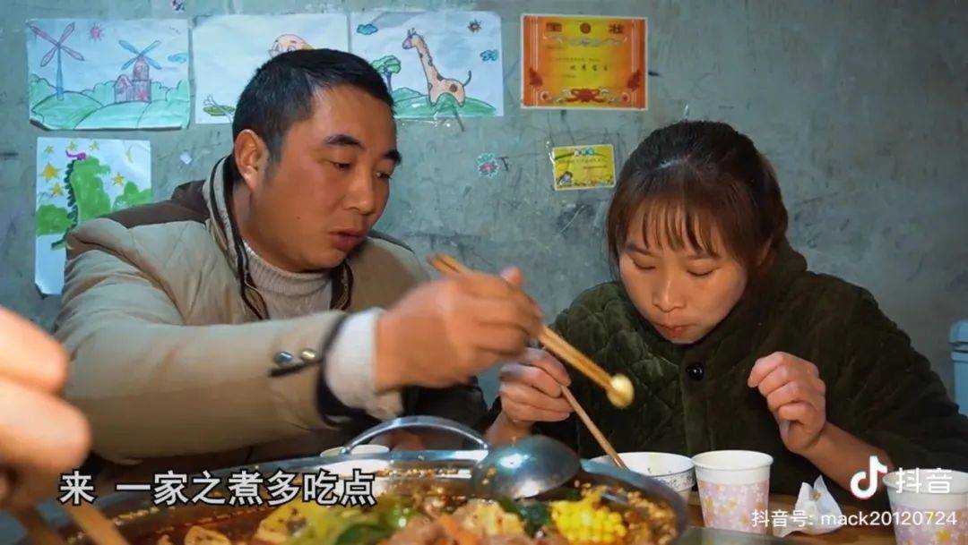 或者,还有一种缓解思念的法子——在抖音上看创作者"蜀中桃子姐"一