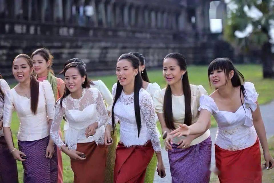 最新人口普查柬埔寨共有1528万人其中女性居多