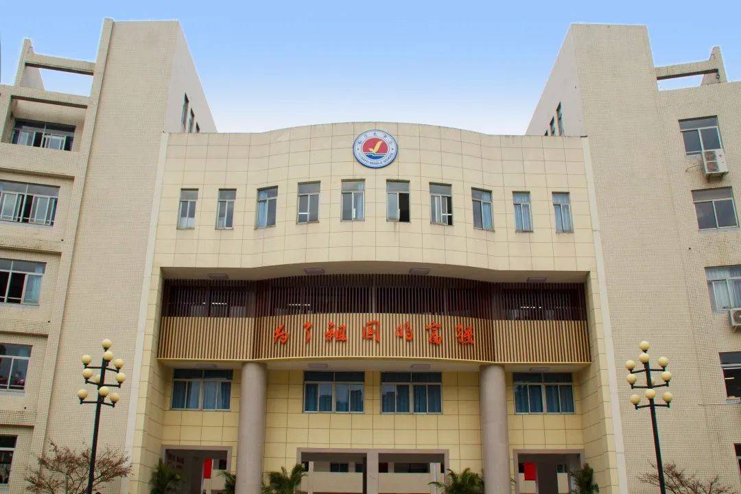 校史馆和荣誉室国家级青春健康教育基地富春中学杭州市富阳区富春中学