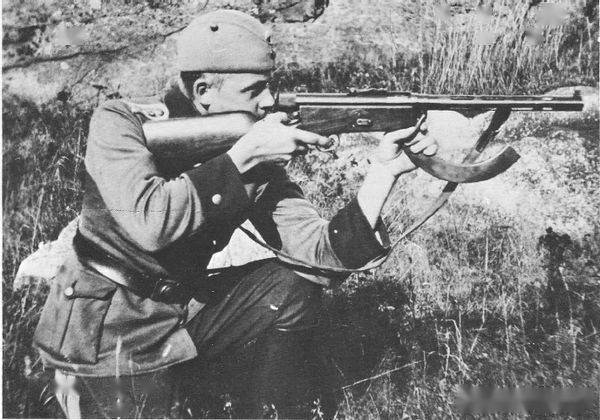 最令苏军恐惧的芬兰武器,曼纳海姆电锯索米kp/31冲锋枪