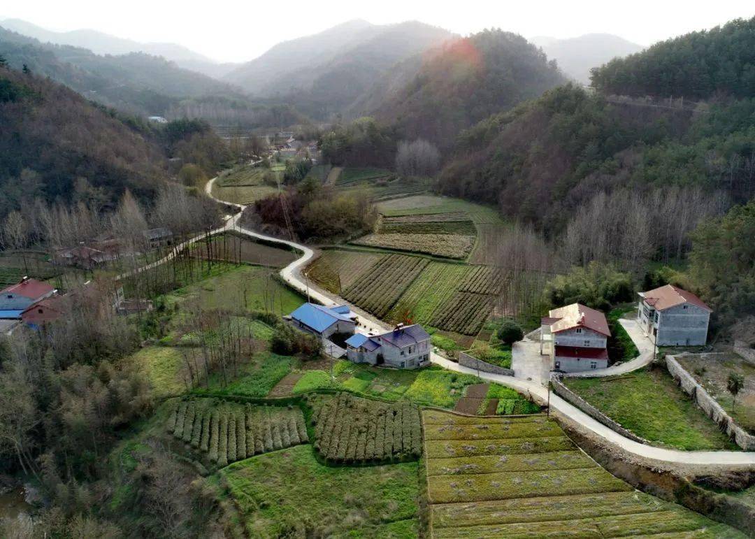 肖堰镇观音岩村位于南漳县西北部,海拔800米以上,这里有庙宇,山寨等