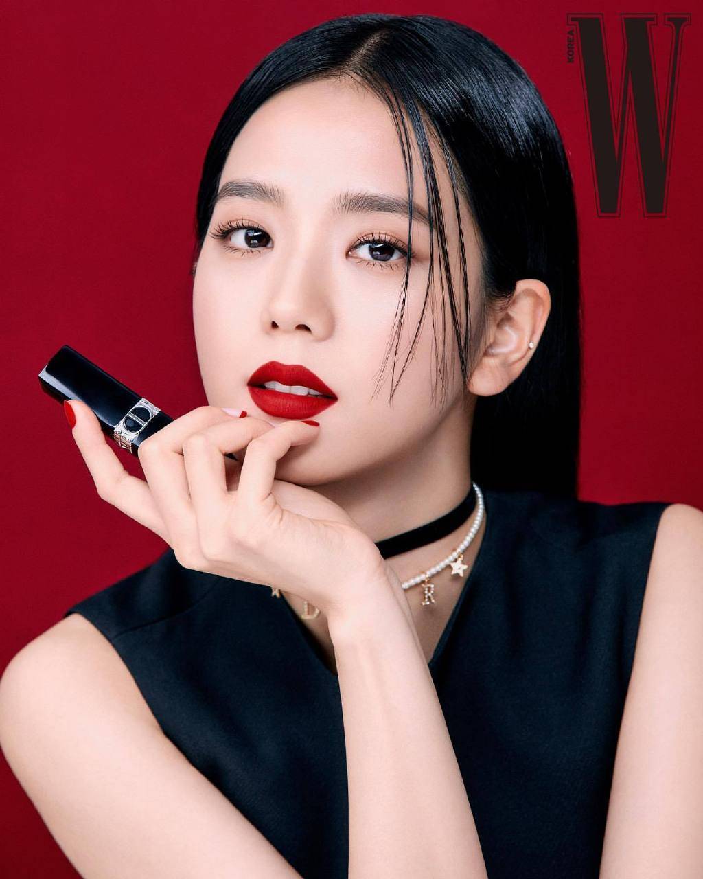 智秀《w korea》画报公开优雅性感的强烈红唇