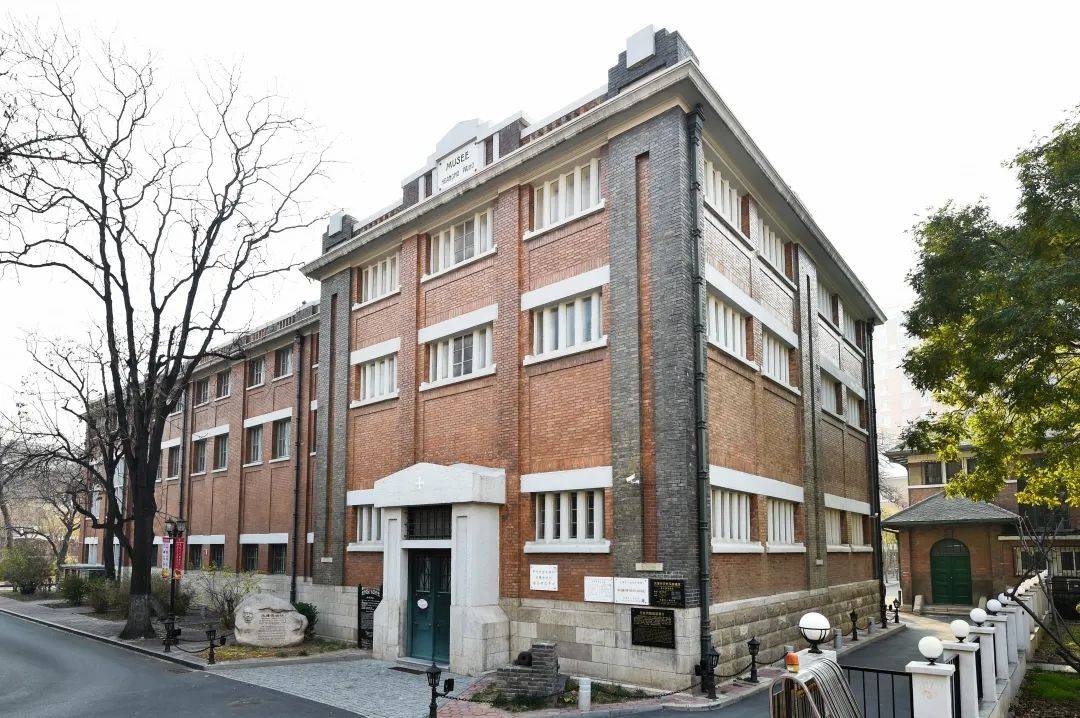 北疆博物院的工字楼"来北疆博物院参观,一看藏品二看建筑.