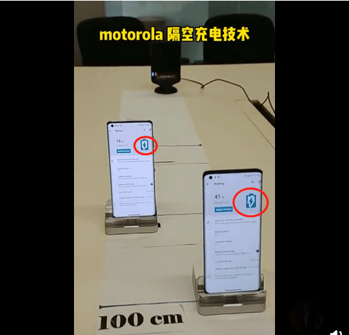 摩托羅拉碰瓷小米隔空充電,卻是青銅碰上王者_部手機