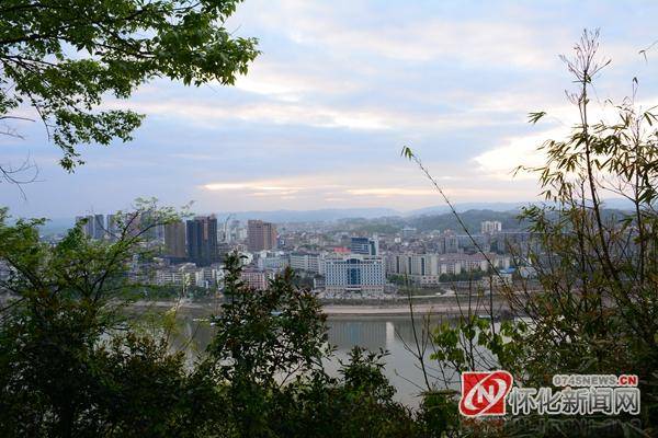 鳳凰山森林公園沿途景點:鳳凰山森林公園——龍興講寺——二酉山