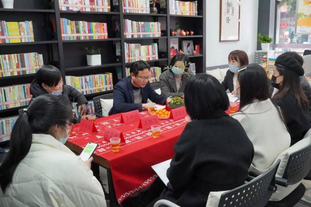 书香进企业 文化润心田 天台首家"银行里的图书馆"_敖润