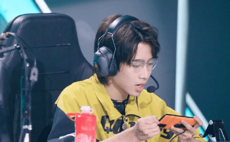 kpl转会实锤猫神现身虔诚直播间rngm终于不小气了