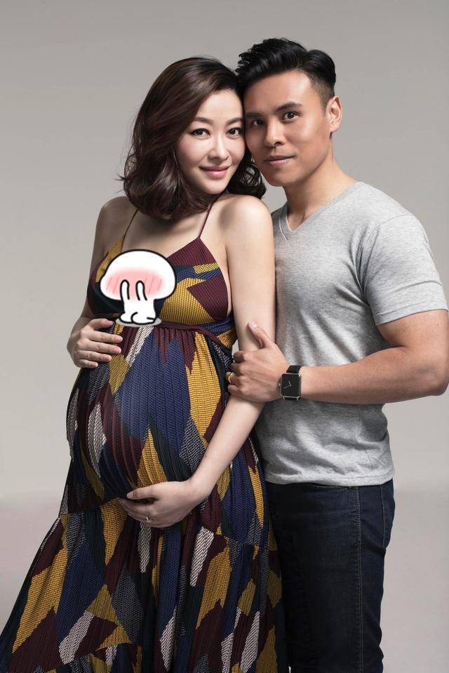 不过,熊黛林在怀孕之后又迅速发胖,连带着上围也增长不少.