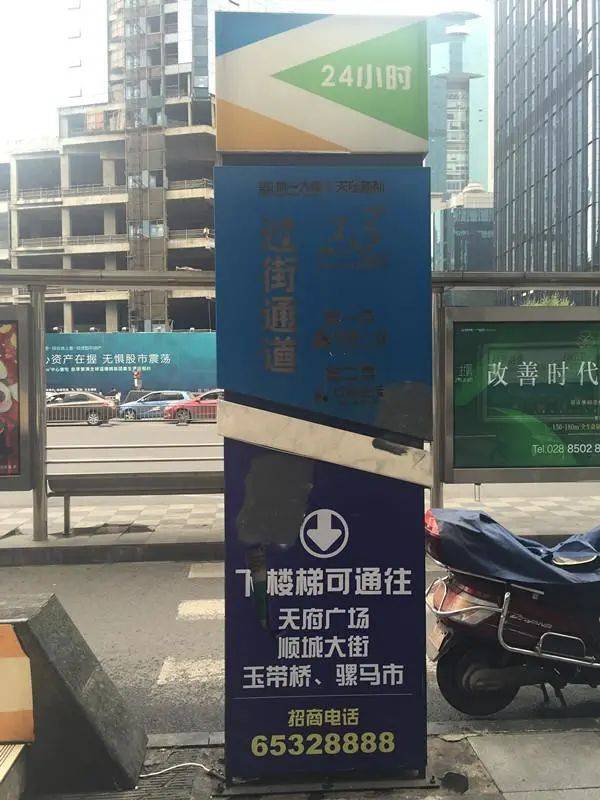 在北京地下通道弹唱的西单女孩安全隐患地下通道还存在一些安全问题.