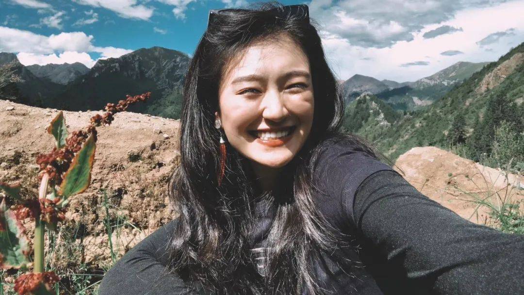 19岁一夜成名，却躲进西藏，在海拔4000米的地方画画，被称为最美汉族唐卡女画师！