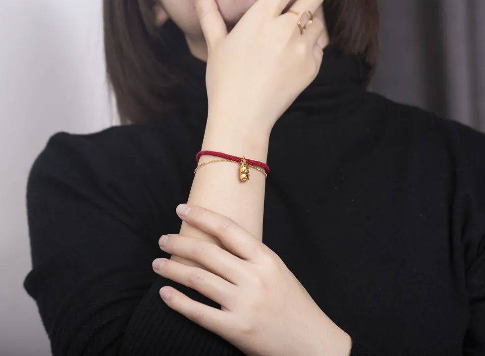 明星的开运大法新年必备开运红绳牛转钱坤戴福前行牛气冲天