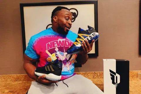 大e现在已经与泽维尔·伍兹(xavier woods)和科菲·金士顿(kofi