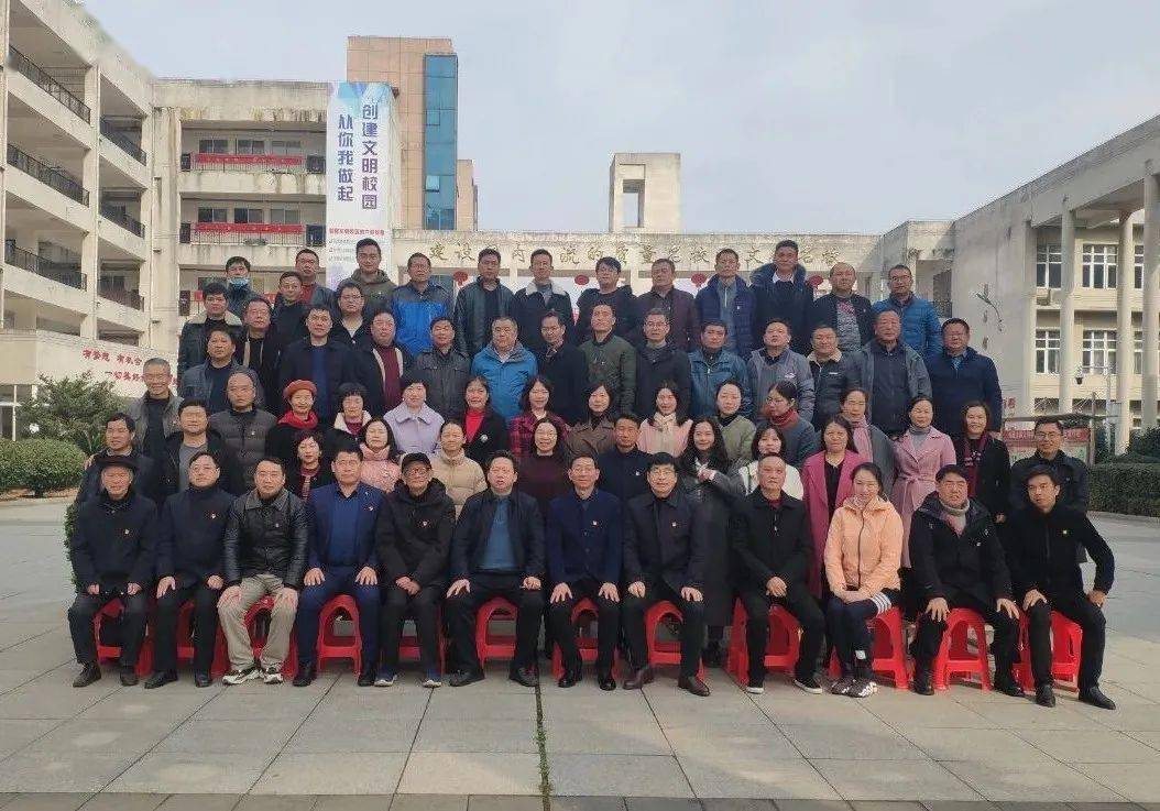 鹰潭一中第五届三次教职工代表暨工会会员代表大会顺利召开